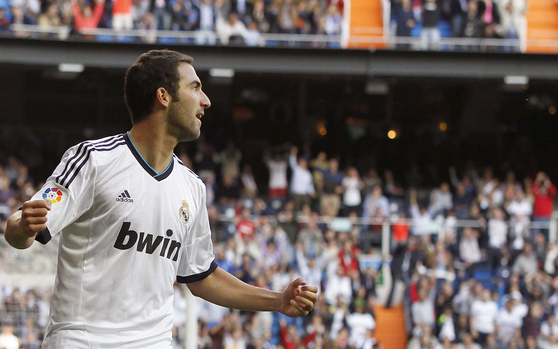 西甲比赛密集期球员疲劳监测与恢复策略研究,西甲球迷入场